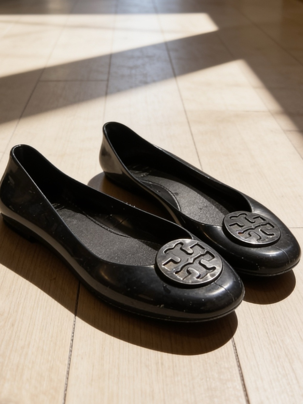 Tory Burch Black Logo Round-Toe Jelly Ballet Flats